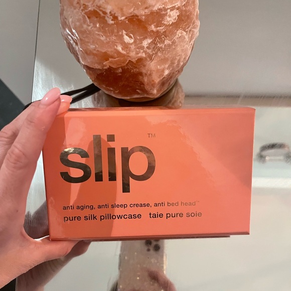 LAST 1 IN STOCK ❣️
Slip Silk pillow case - queen size - Picture 3 of 6